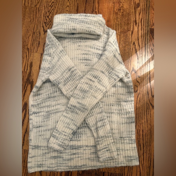 Everlane Alpaca Sweater - Picture 7 of 9